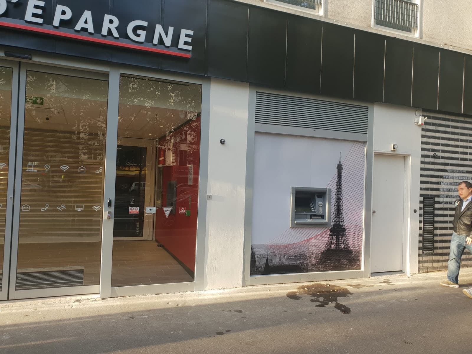 Enseigne Krys, façade boutique optique