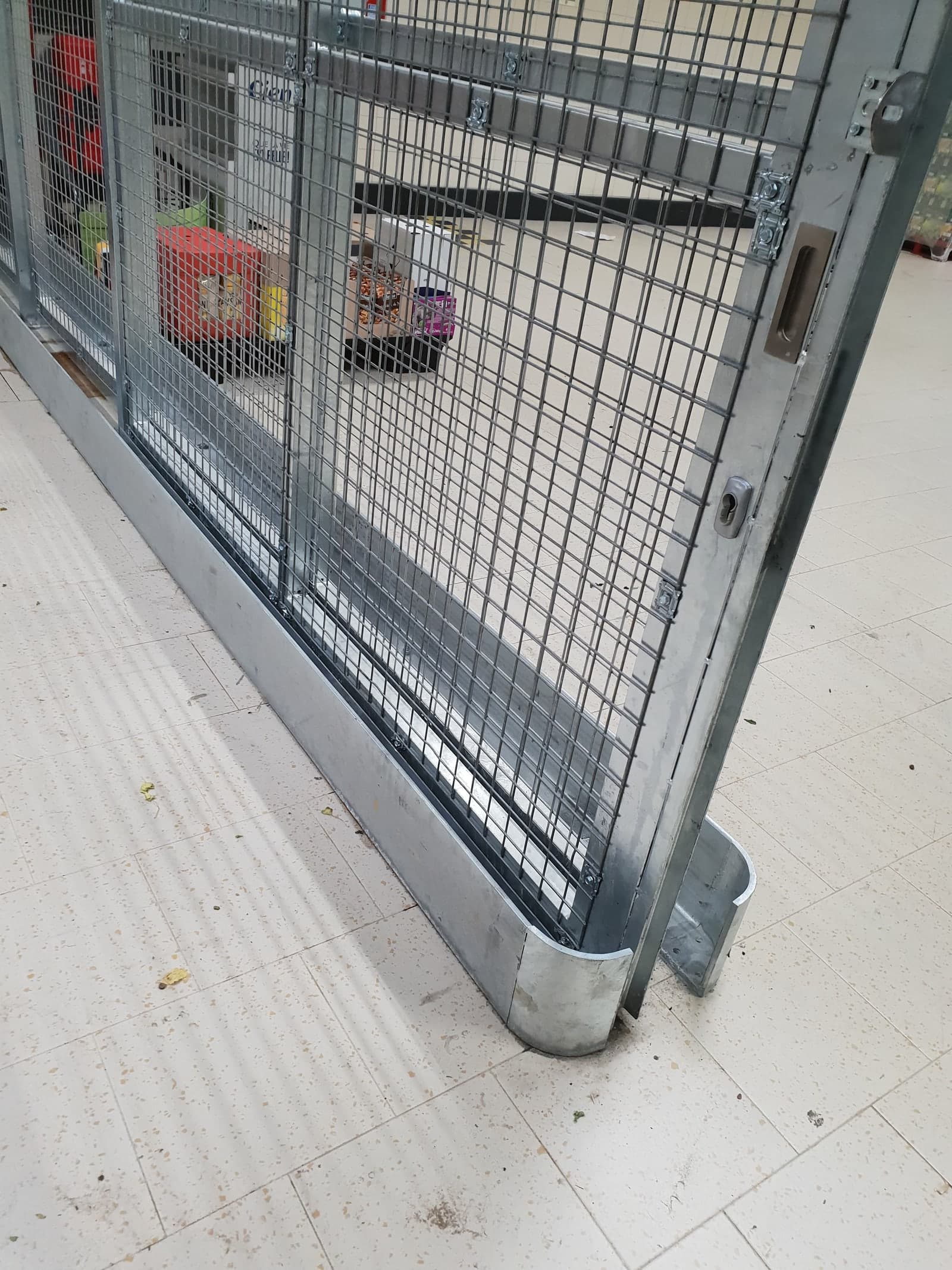 Grille de protection coulissante en maille soudée