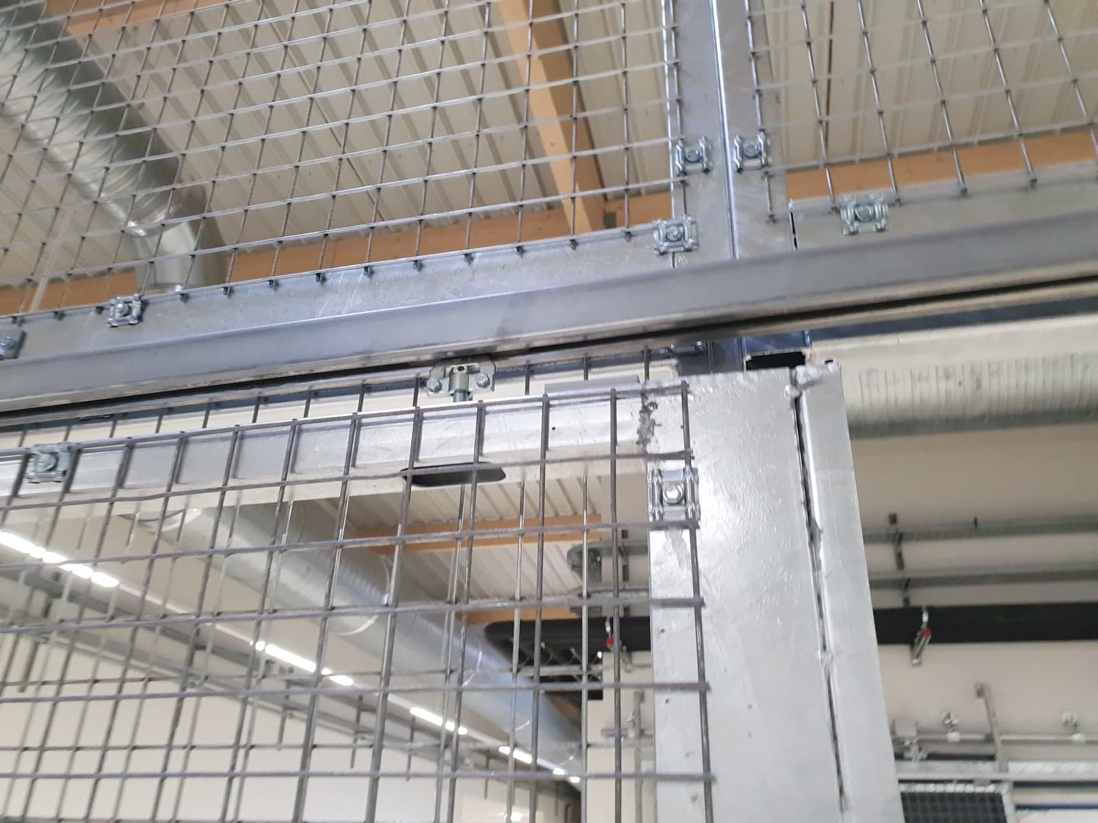Porte coupe-feu coulissante en zone de stockage